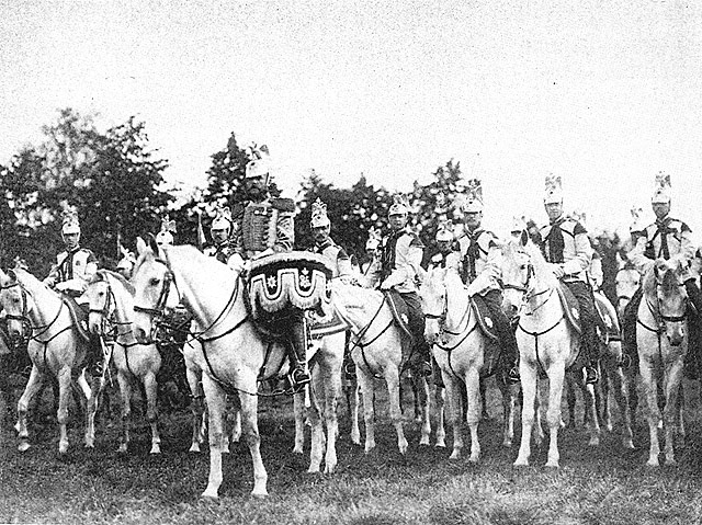     -      / Litavra-man and chorus of trumpeters of Leyb-guards of a horse regiment in a full dress